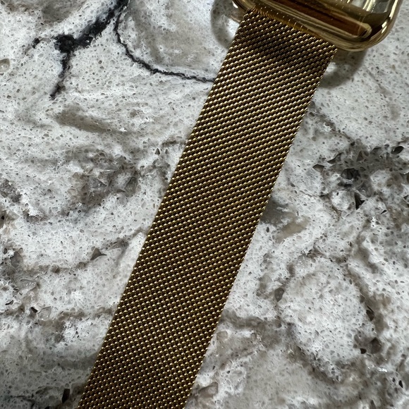 Gold Apple watch band - Picture 3 of 4